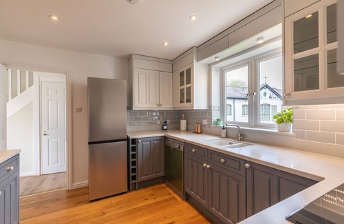 Winchester Casa | 4 Bed City House With Private Garden and Parking