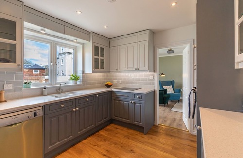Winchester Casa | 4 Bed City House With Private Garden and Parking