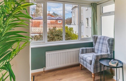 Winchester Casa | 4 Bed City House With Private Garden and Parking