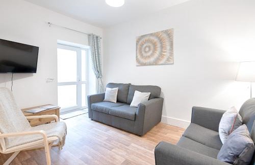 Cwmbrwla Casa | 4-Bed Contractor Home - Garden - Near M4 & City