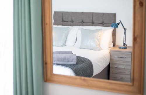 Cwmbrwla Casa | 4-Bed Contractor Home - Garden - Near M4 & City