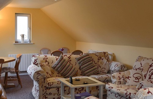 Malltraeth Cabaña | 4 bedroom accommodation in Gwalchmai near Llangefni