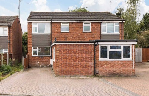 Wyken Casa | 4-Bed Home for Contractors | Parking | Walk to Hospital