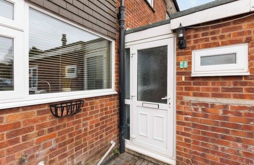 Wyken Casa | 4-Bed Home for Contractors | Parking | Walk to Hospital