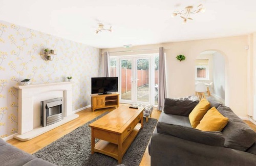 Wyken Casa | 4-Bed Home for Contractors | Parking | Walk to Hospital