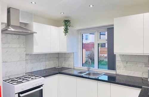 Wakefield Casa | 4 bed house in Wakefield - perfect for contractors