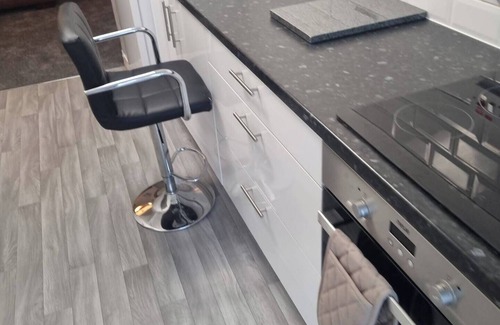 Gillingham Casa | 4 Bed House - Sleeps 8 - Parking - Wifi