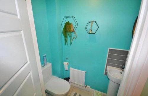 Milton Keynes Casa | 4 Bed House - Sleeps 8 - HotTub - Garden - Parking