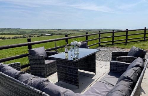 Hartland Casa | 4 Bed in Hartland 83444