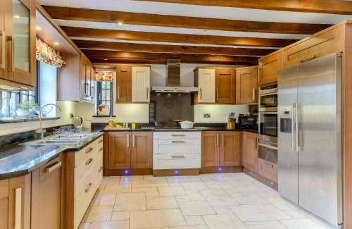 Oxwich Casa | 4 Bed in Oxwich 74984