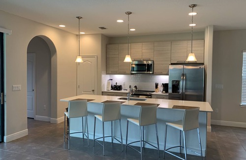 Haines City Villa | 4 bed lakeside villa with private pool set in exclusive gated community