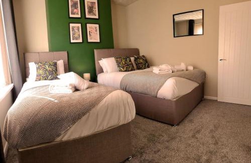 Port Talbot Apartamento | 4 Bed - Parking - Near M4 - Ideal for Workers