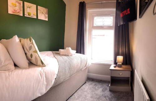 Port Talbot Apartamento | 4 Bed - Parking - Near M4 - Ideal for Workers