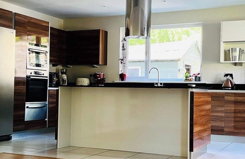 Broughty Ferry Casa | 4-Bed Seaside Dream House - Sleeps 8 & Parking