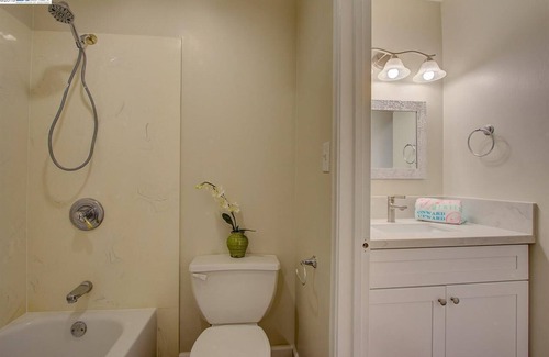 Union City Casa | 4 Bed Townhome with pool view /walk to shops