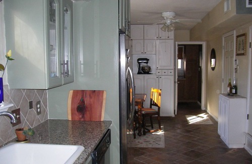 Parker Lane Casa | 4 dormitorios, 2. 5 Baño Pet-Friendly centro Casa, fácil acceso a IH35, Patio cercado