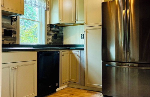 Washington Otro | 4 BEDROOM/2 FULL BATH nFARMHOUSE on 1.3 acresnrenovated in 2025.