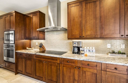 Keauhou Casa | 4 bedroom/ 3 bath luxury home with A/C, steps to community pool, oceanview