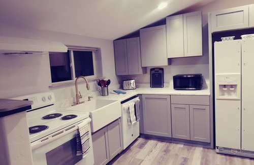 Riggins Casa | 4 Bedroom/3 Bath Upper Level Remodeled Shop, in town, fully loaded for up to 12!