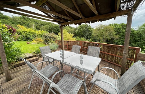 Cadoxton Casa | 4 bedroom 3 bathroom spacious cottage nestled in woodland area