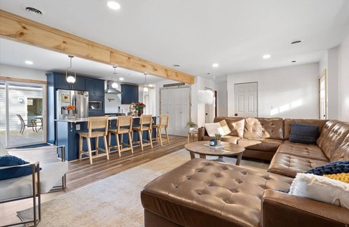 Bakerstown Casa | 4 bedroom 3 bathroom house with spacious deck and 1 acre