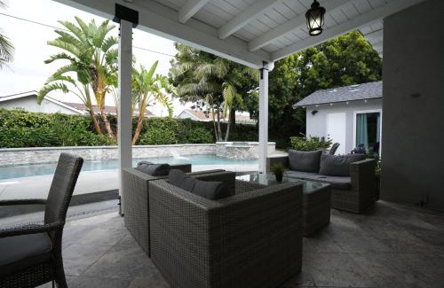 Orange Casa | 4 bedroom, 3 bathrooms Pool Home