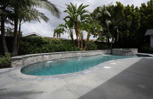 Orange Casa | 4 bedroom, 3 bathrooms Pool Home