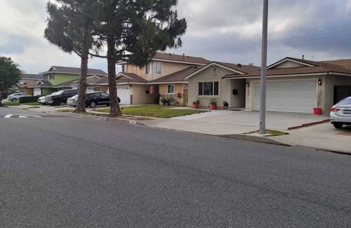 Harbor Casa | 4 Bedroom/3Full Bath/LAX/Carson/Long Beach/Torrance/Hawthorne/Los Angeles