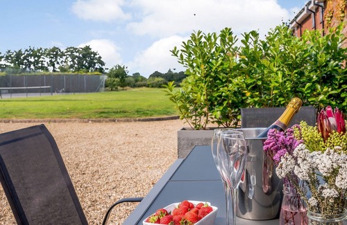 Wymondham Cabaña | 4 bedroom accommodation in Wicklewood, near Wymondham