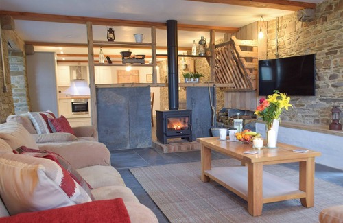 Whitland Cabaña | 4 bedroom accommodation in Llanboidy, near Laugharne