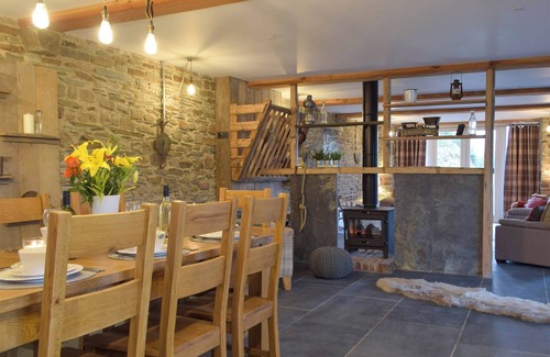 Whitland Cabaña | 4 bedroom accommodation in Llanboidy, near Laugharne