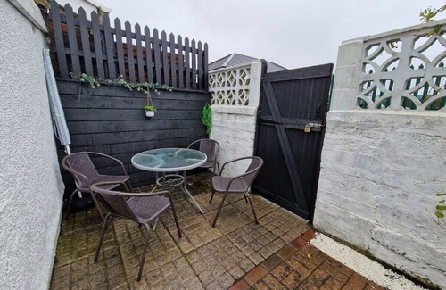Dowlais Casa | 4 Bedroom accommodation Merthyr