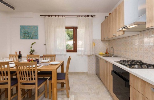 Mugeba Casa | 4 bedroom accommodation in Porec