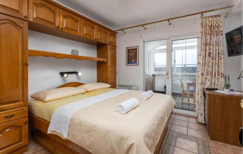 Selce Apartamento | 4 Bedroom Awesome Apartment In Selce