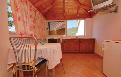 Brna Apartamento | 4 Bedroom Beautiful Apartment In Brna