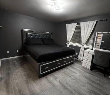 Burlington Casa | 4-bedroom Burlington with AC & Wifi