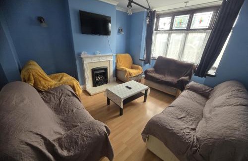 Quinton Casa | 4 Bedroom Central Birmingham