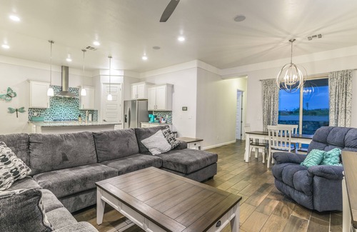 Mesilla Park Casa | 4 Bedroom Contemporary Model Home
