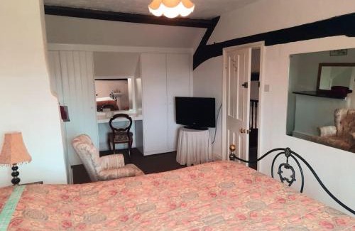 Wickwar Casa | 4 Bedroom Cottage in Wickwar, The Old Stables Guest House