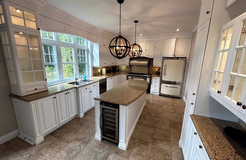 Stanstead Township Cabaña | 4 bedroom cottage with hot tub, heated pool, lake access, fire pit and game room