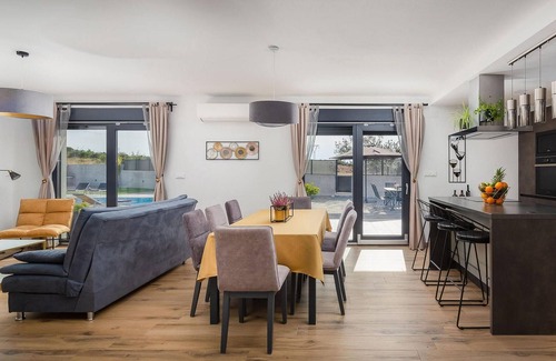 Pakostane Casa | Casa acogedora de 4 dormitorios en.