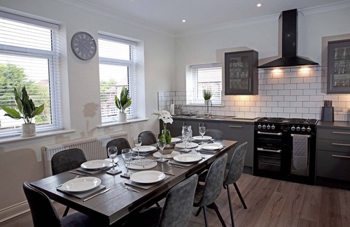 Heworth Apartamento | 4 Bedroom Duplex Apartment over 2 floors sleeps 8,