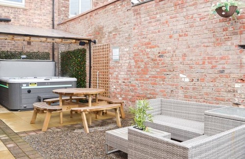 Heworth Apartamento | 4 Bedroom Duplex Apartment over 2 floors sleeps 8,