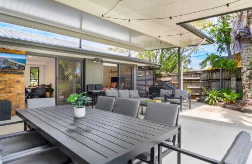 Maroochydore Casa | 4 bedroom gem with air conditioning, a great outdoor area including pool and you can bring a small dog.