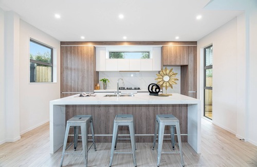 Royal Oak Casa | 4 Bedroom Holiday Home Epsom