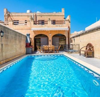 Gharb Casa | 4 Bedroom Holiday Home with Private Pool