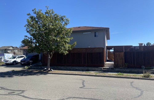 Petaluma Casa | 4 bedroom home across from a park and playground