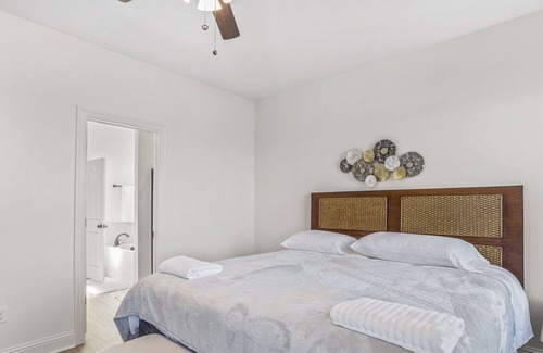 Lake Charles Casa | 4 Bedroom Home in Iowa, La