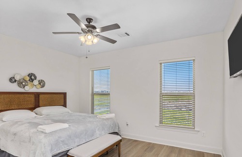 Lake Charles Casa | 4 Bedroom Home in Iowa, La