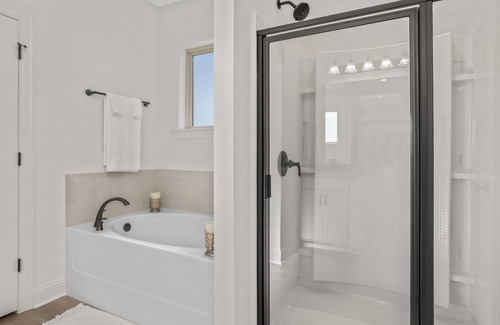 Lake Charles Casa | 4 Bedroom Home in Iowa, La